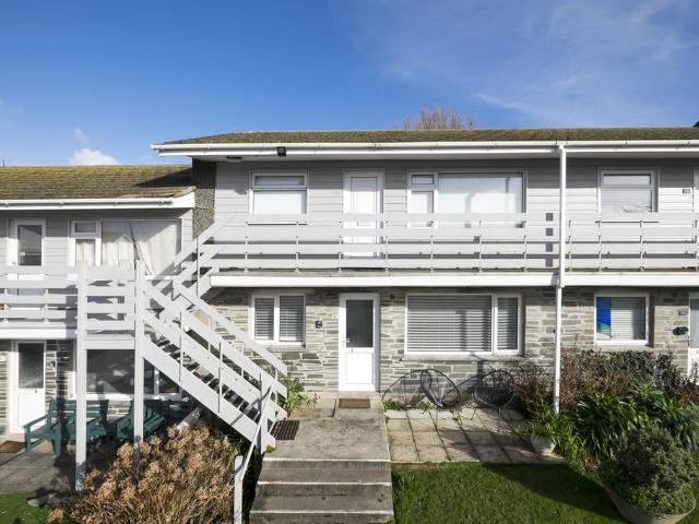 Flat for sale in Penbeagle, Cornwall