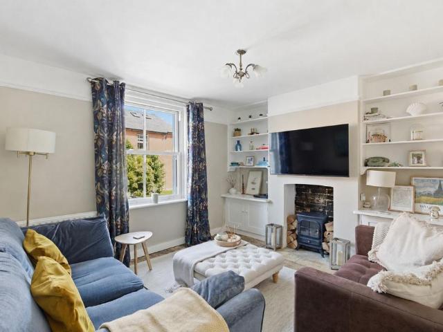 House for sale in Southborough, Sandown Park