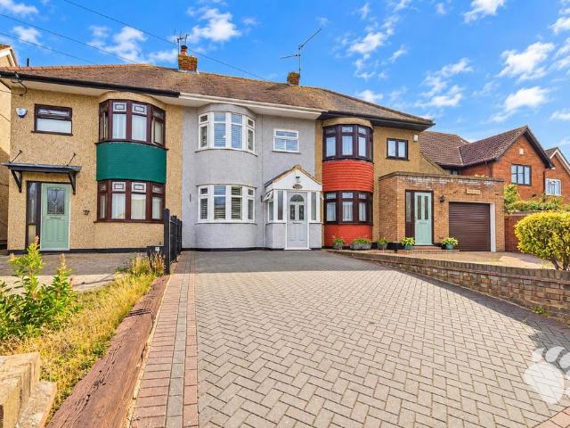House for sale in Laindon, Essex