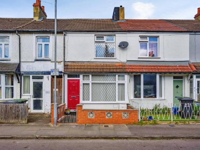 House for sale in Spring Park, Luton