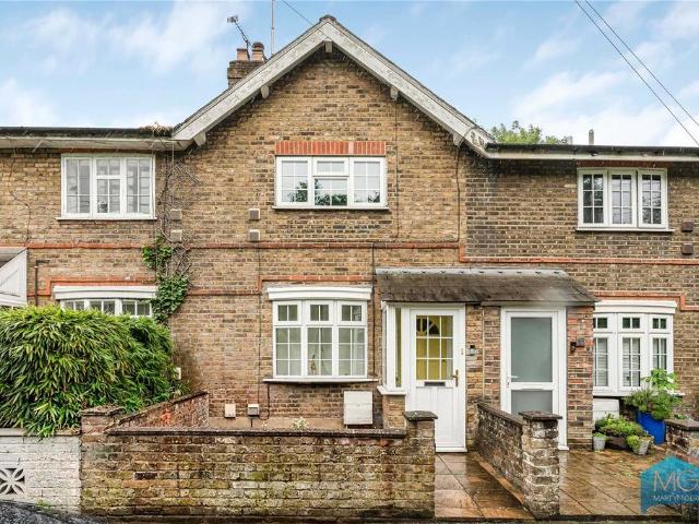 House for sale in Finchley, Greater London