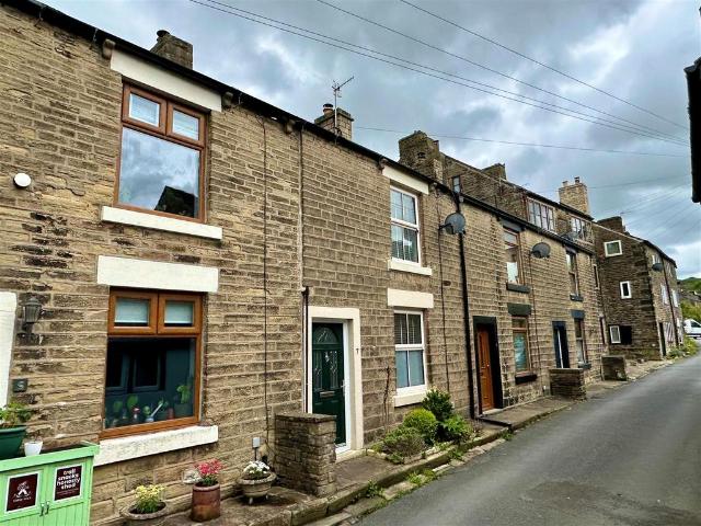 House for sale in Charlesworth, East Midlands