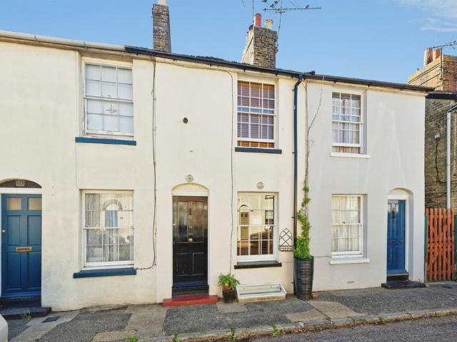 House for sale in Oad Street, Kent