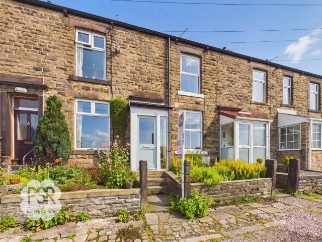 House for sale in Charlesworth, East Midlands