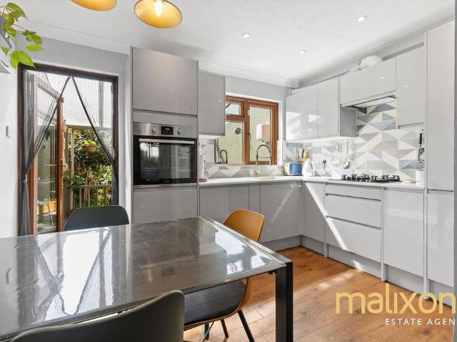 House for sale in London Borough of Merton, Mitcham
