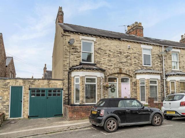 House for sale in High Field, York