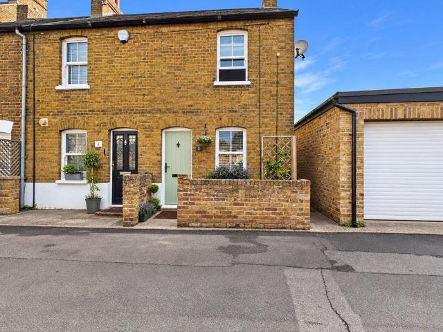 House for sale in New Town, Eton
