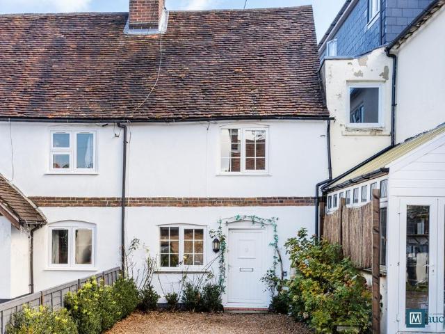 House for sale in Nutfield, Hillview
