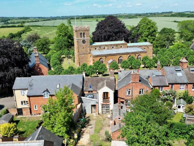 House for sale in Long Buckby, Northamptonshire