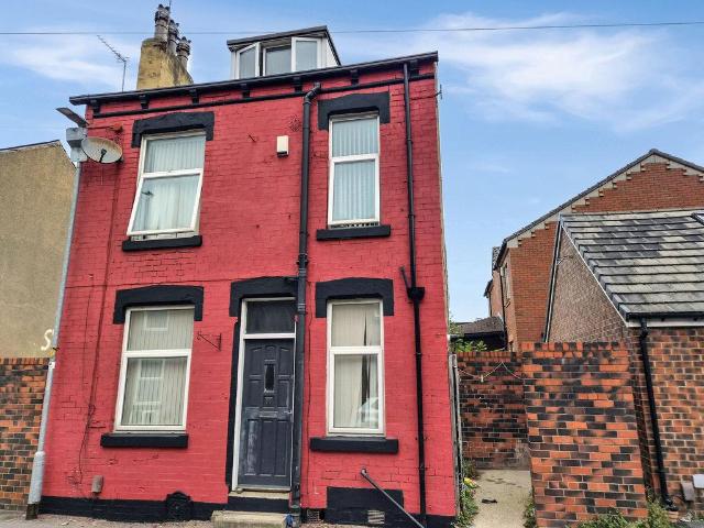 House for sale in Hyde Park, West Yorkshire