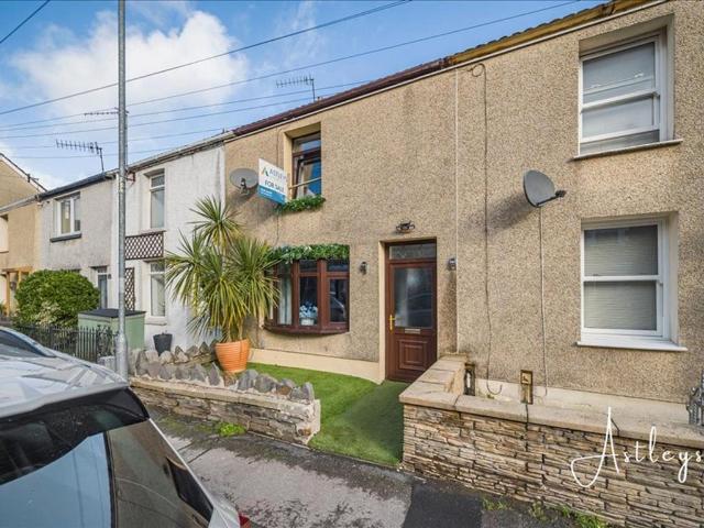 House for sale in Cimla, Neath
