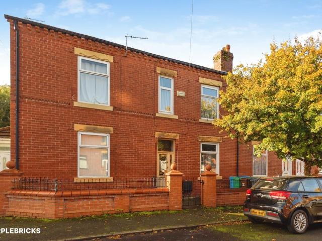 House for sale in Boothroyden, Manchester