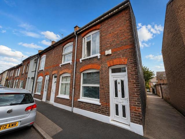 House for sale in Spring Park, Luton