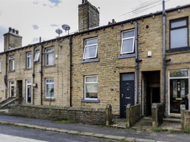 House for sale in Lindley, West Yorkshire