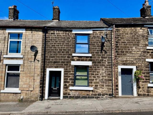 House for sale in Little Padfield, Charlesworth