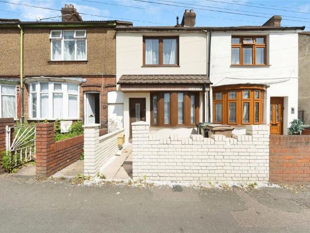 House for sale in Spring Park, Luton