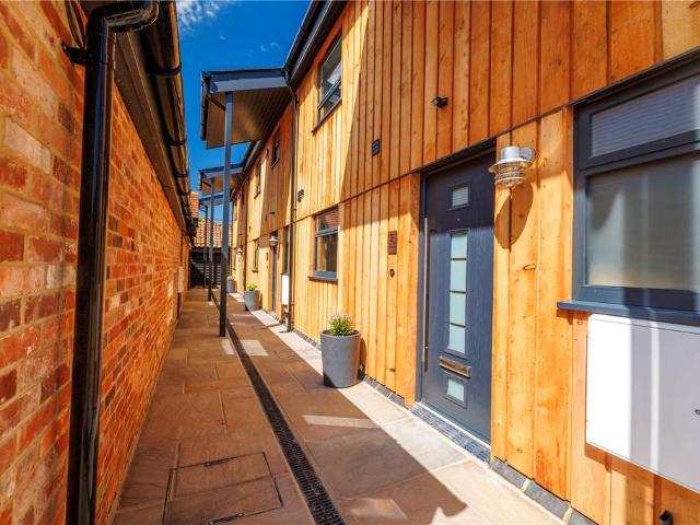 House for sale in Hillview, Surrey