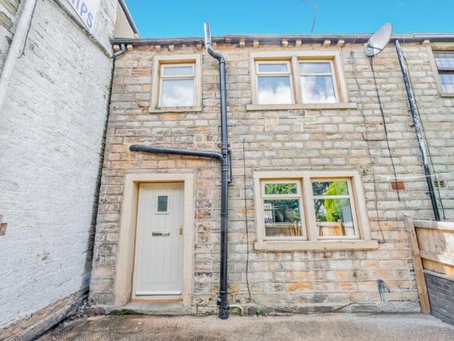 House for sale in Lower Wyke, West Yorkshire