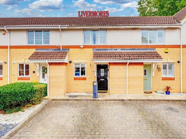 House for sale in Heath Side, Dartford