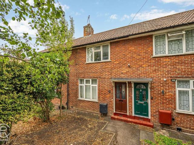 House for sale in London Borough of Ealing, Perivale