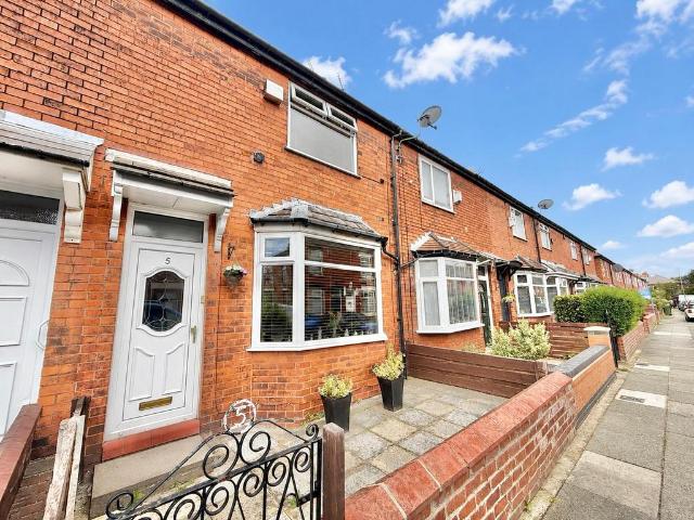 House for sale in Guide Bridge, Greenheys