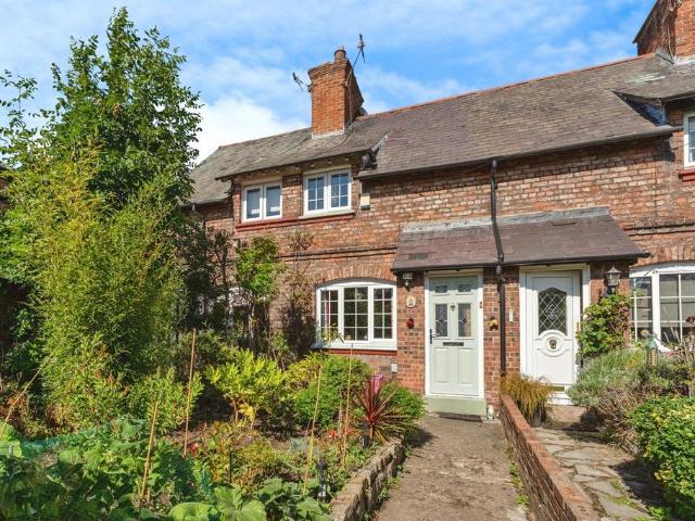 House for sale in Childer Thornton, Cheshire