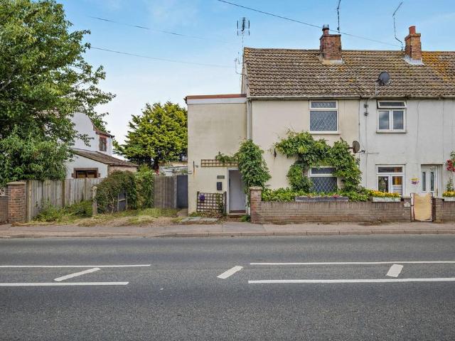 House for sale in Stokesby, Norfolk