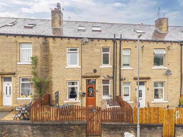 House for sale in Elland, West Yorkshire
