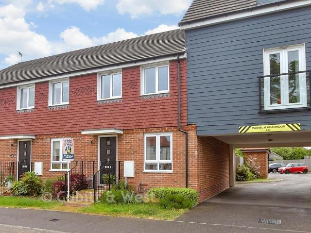 House for sale in Perryfields, West Sussex
