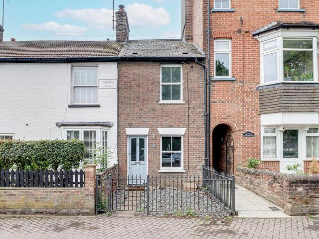 House for sale in Hatching Green, Five Acres