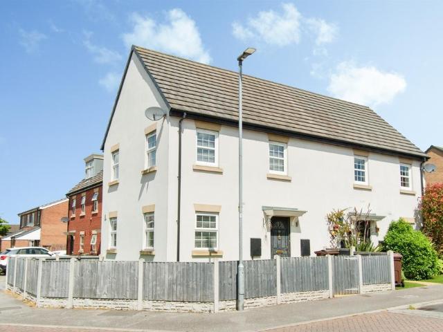 House for sale in Purston Jaglin, West Yorkshire