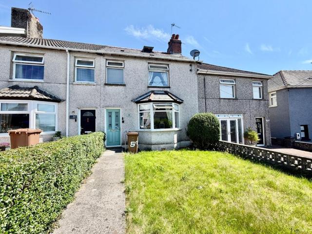 House for sale in Woodfieldside, Croespenmaen