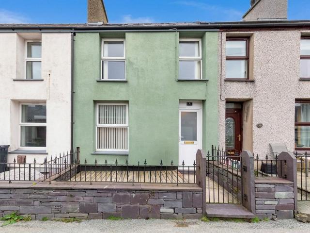 House for sale in Deiniolen, Wales