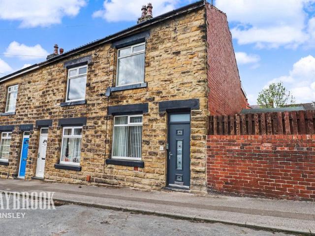 House for sale in Mapplewell, South Yorkshire