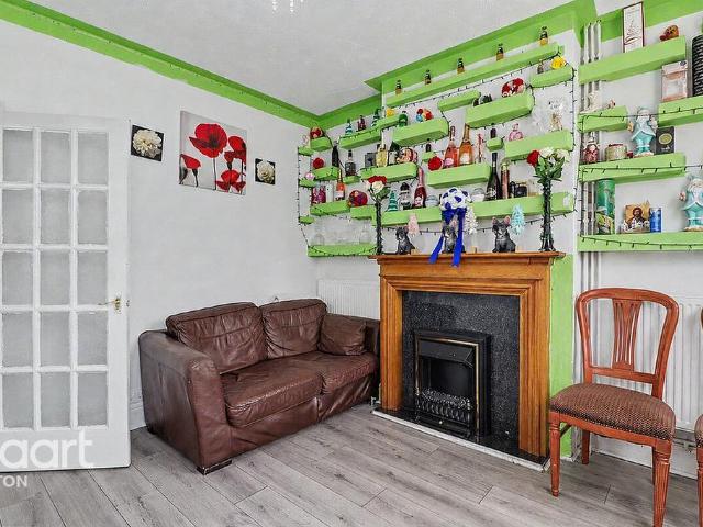 House for sale in Spring Park, Luton