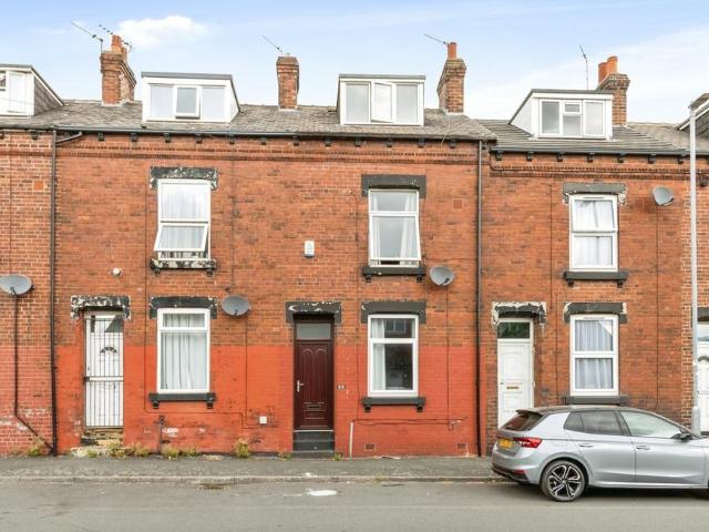 House for sale in East End Park, West Yorkshire