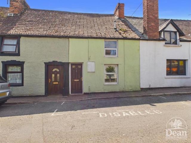 House for sale in Bromsberrow Heath, Gloucestershire