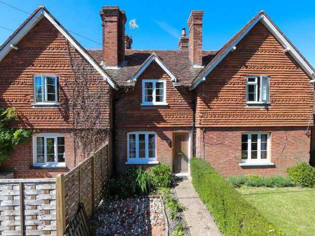 House for sale in Ewhurst Green, Heathlands