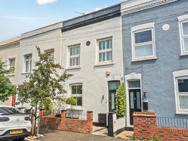 House for sale in London Borough of Lewisham, Lower Sydenham