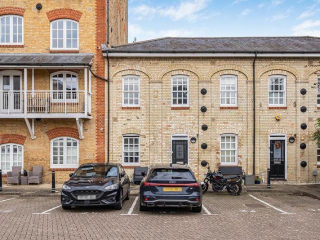 House for sale in Hertford, Colliers End