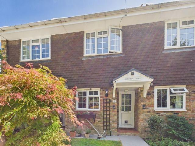 House for sale in Walton On The Hill, Red Hill
