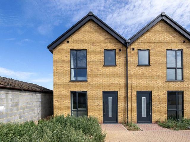 House for sale in London Borough of Hounslow, Feltham