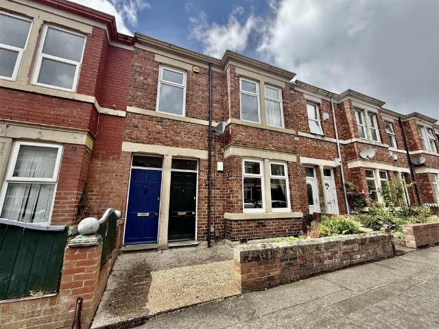 Flat for sale in Bensham, Tyne And Wear