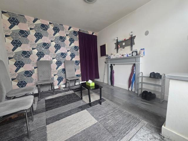 House for sale in Queens Park, Bedford