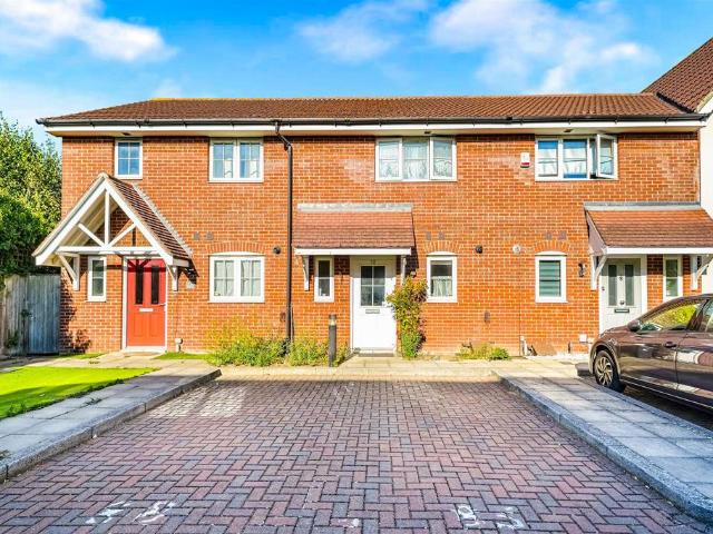 House for sale in Loxford, Greater London
