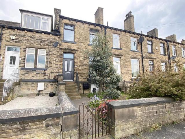 House for sale in Lindley, West Yorkshire