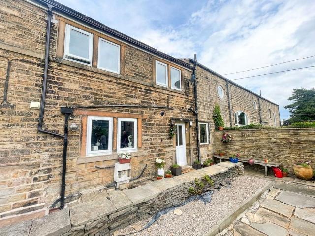 House for sale in Shelley, Skelmanthorpe