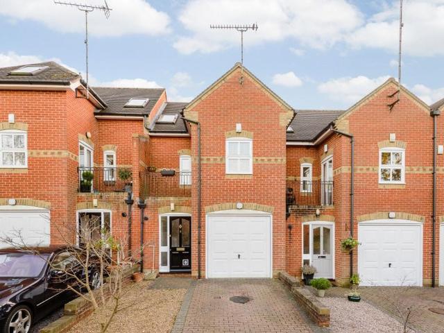 House for sale in Martin's Heron, Winkfield