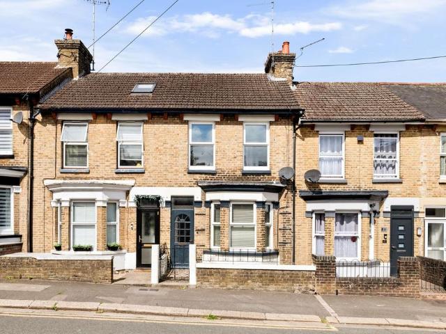 House for sale in River, Ash
