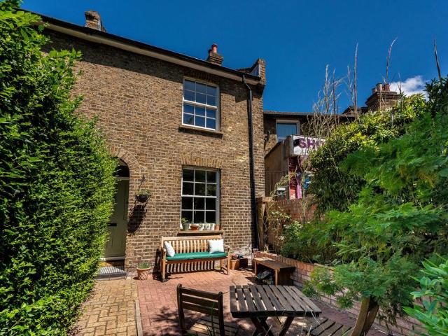 House for sale in Shooters Hill, Greater London